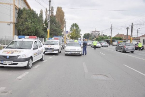 Poliţiştii, în acţiune: au organizat filtre în trafic şi au 